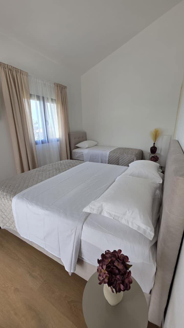 MareVista bedroom 1 with double bed and single bed in Kučine near Split